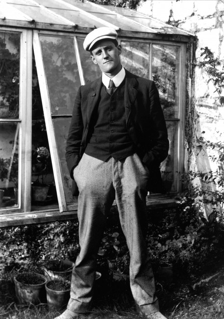 James Joyce (1904) / c. p. curran collection, ucd library special collections James Joyce